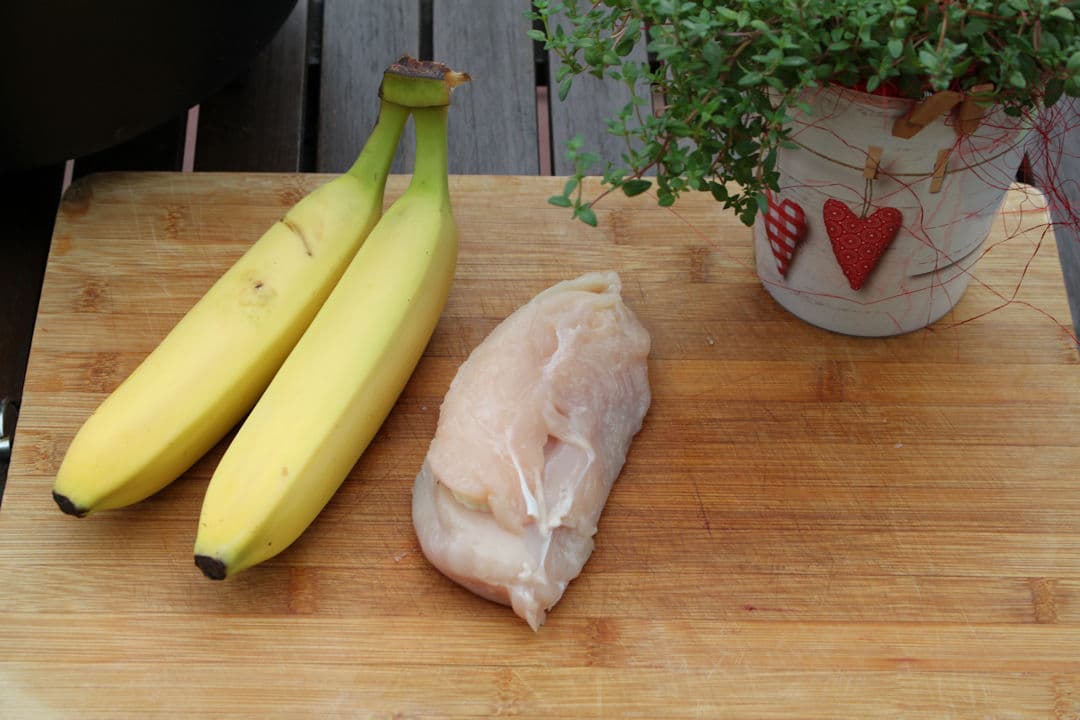 Hähnchenbrust mit Bananen und Mais aus dem Dutch Oven | Futterattacke.de
