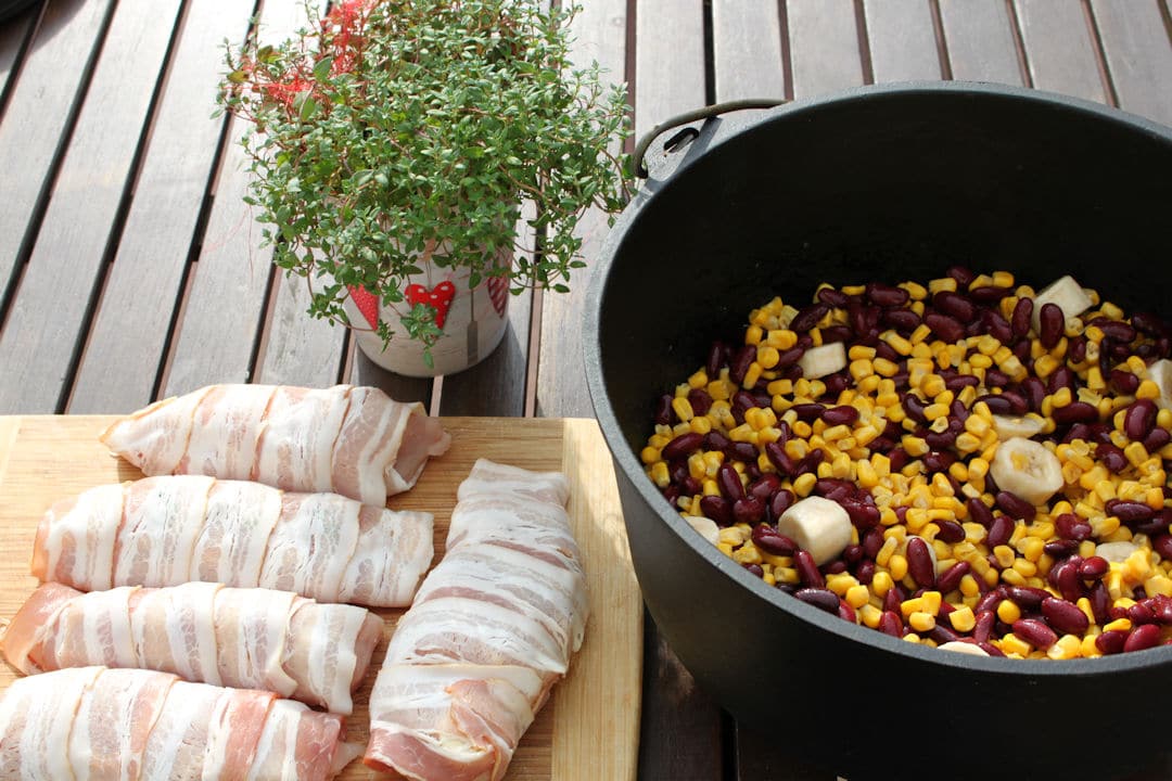 Hähnchenbrust mit Bananen und Mais aus dem Dutch Oven | Futterattacke.de