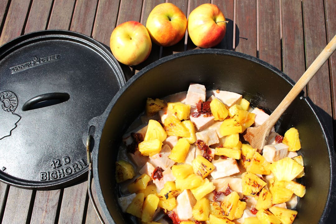 Schinken mit gegrillter Ananas aus dem Dutch Oven | Futterattacke.de