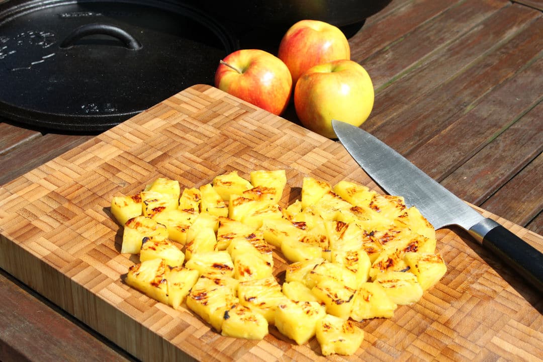 Schinken mit gegrillter Ananas aus dem Dutch Oven | Futterattacke.de