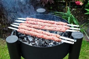 Adana Kebab grillen