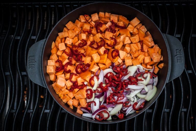 Curry mit Süßkartoffeln und Aprikosen aus dem Dutch Oven Futterattacke.de