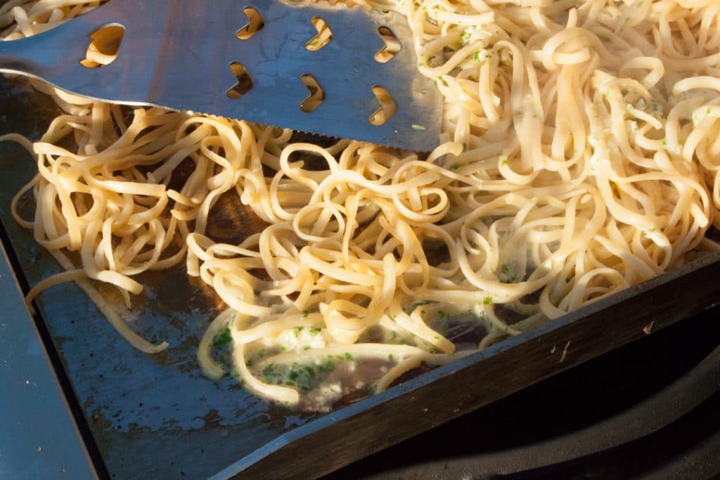Pasta von der Plancha mit Kammmuscheln | Futterattacke.de