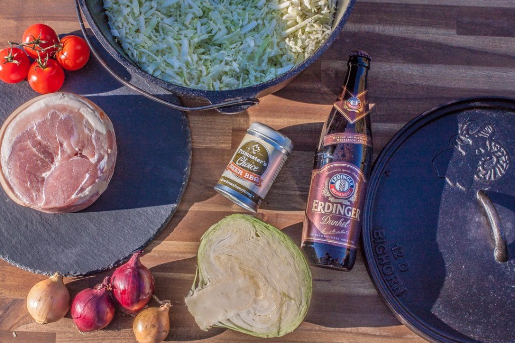 Schinkenbraten mit Bayrisch Kraut aus dem Dutch Oven | Futterattacke.de