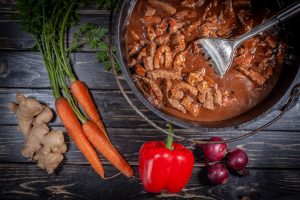 Rindfleisch mit Gemüse aus dem Dutch Oven