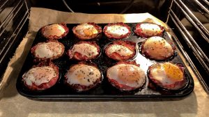 Frühstücksmuffins - Toast-Käse-Bacon-Ei