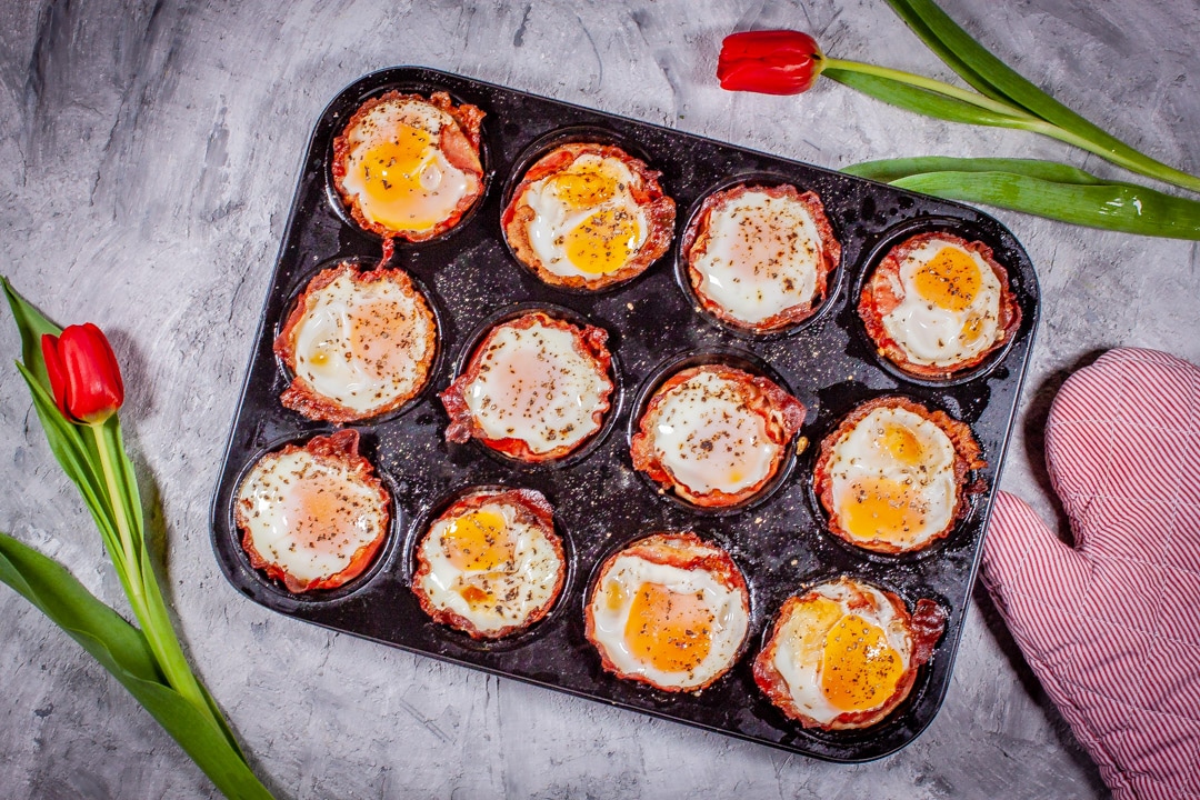 Herzhafte Frühstücksmuffins mit Ei, Toast &amp; Bacon | Futterattacke.de