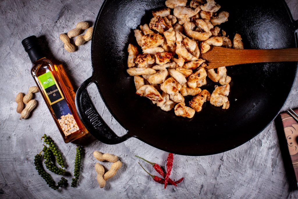 Aus dem Wok Gong Bao Chicken Futterattacke.de