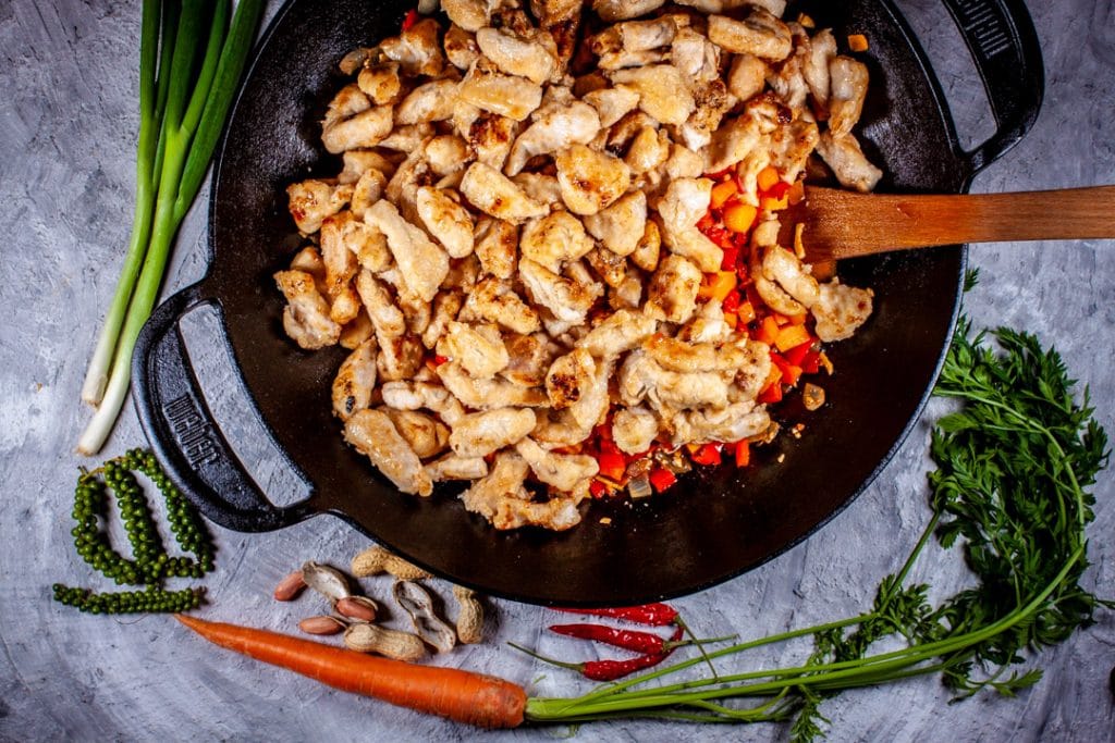 Aus dem Wok Gong Bao Chicken Futterattacke.de