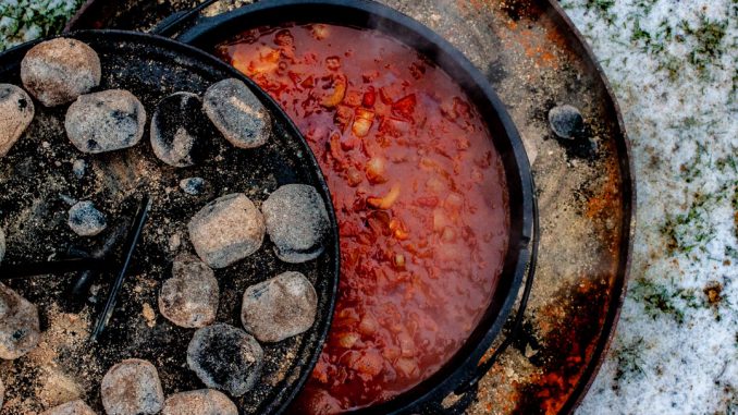 Gulasch aus dem Dutch Oven