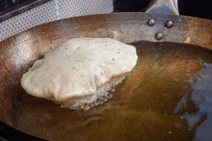 Bhatura frittieren