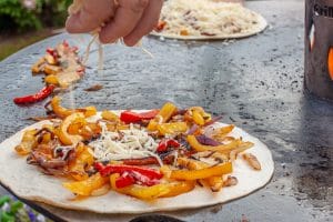 Quesadillas auf der Feuerplatte