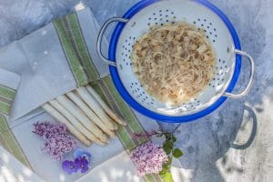 Spargelsuppe zubereiten