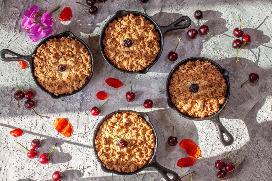 Marzipan-Kirsch Crumble vom Grill | Futterattacke.de