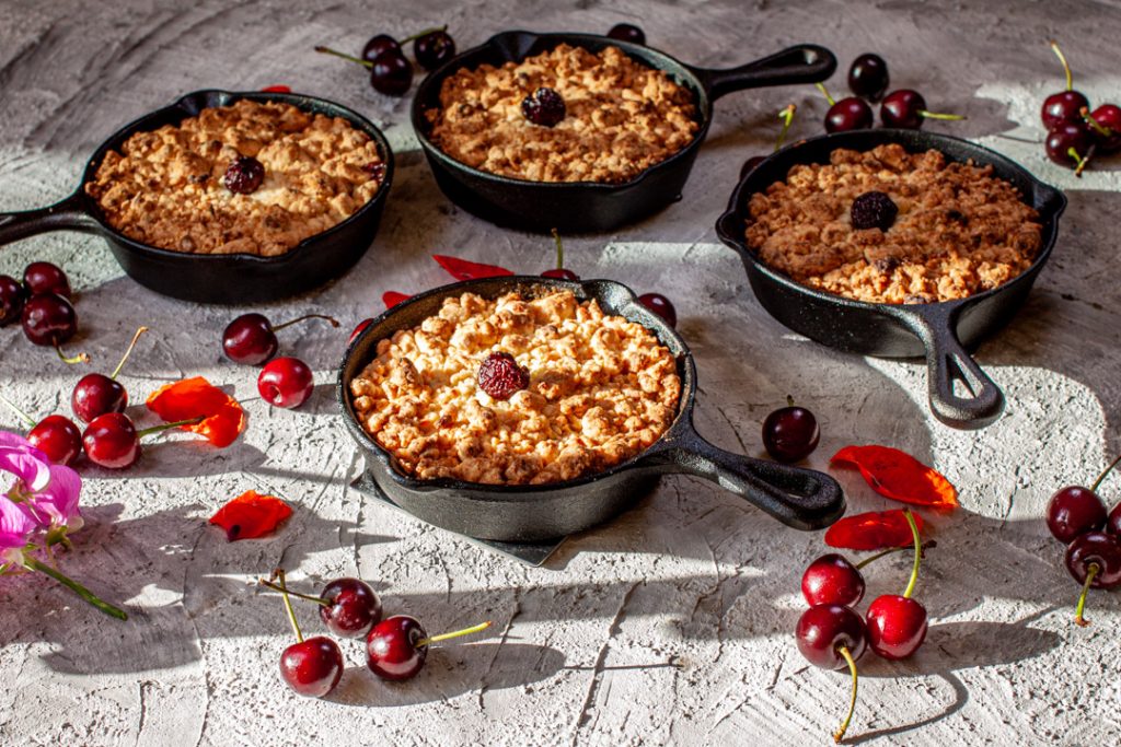 Marzipan-Kirsch Crumble vom Grill | Futterattacke.de