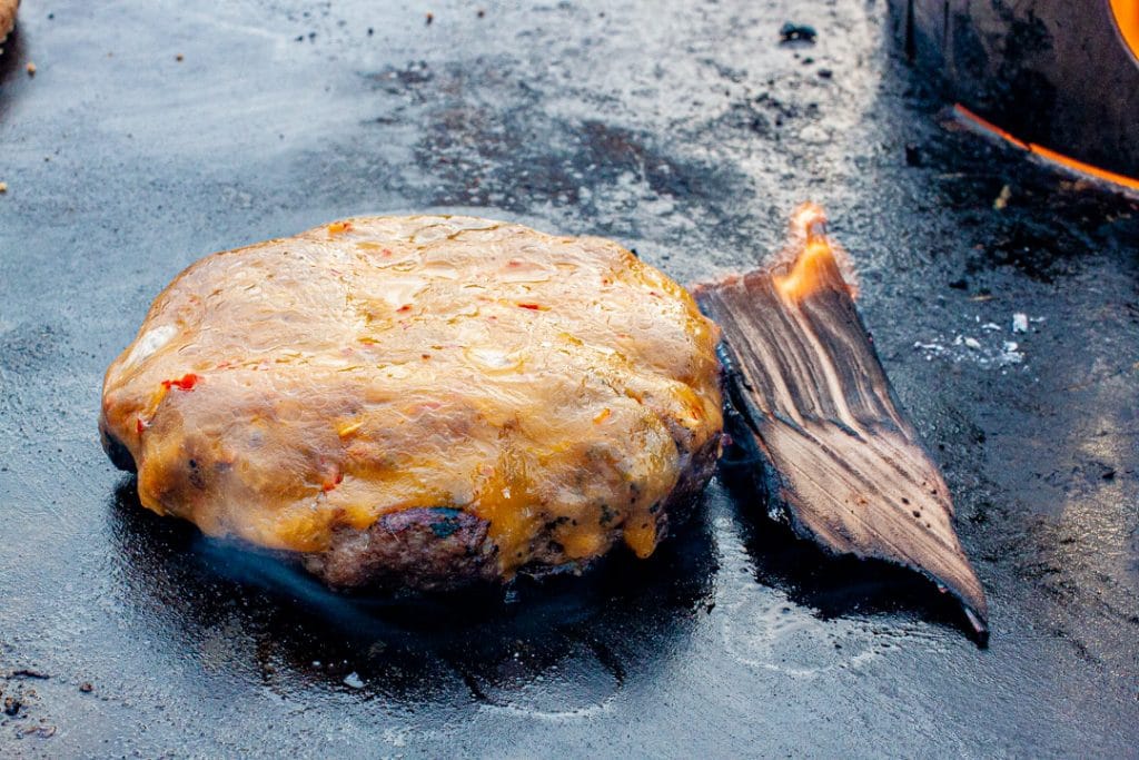 Patty mit Räucherchips