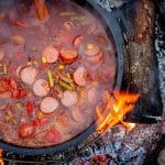 Cabanossi-Suppe aus dem Dutch Oven