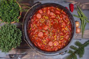 Cabanossi Suppe aus dem Dutch Oven