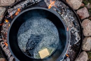Dutch Oven Butter schmelzen