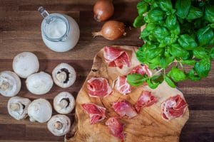 Champignons mit Serrano Schinken