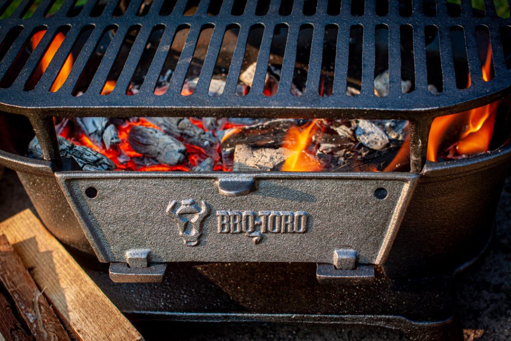 BBQ-Toro Gusseisen Grilltopf mit Grillrost Hibachi Style Holzkohle Campinggrill 