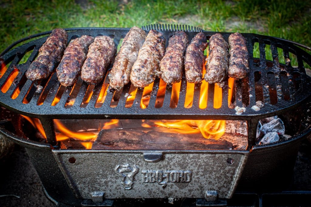 gegrillte griechische Hackfleischrollen