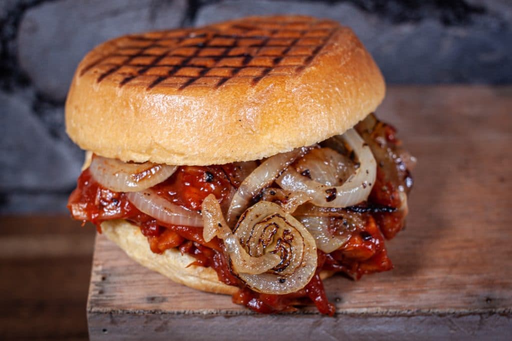 Jackfruit Pulled "Pork" Hamburger