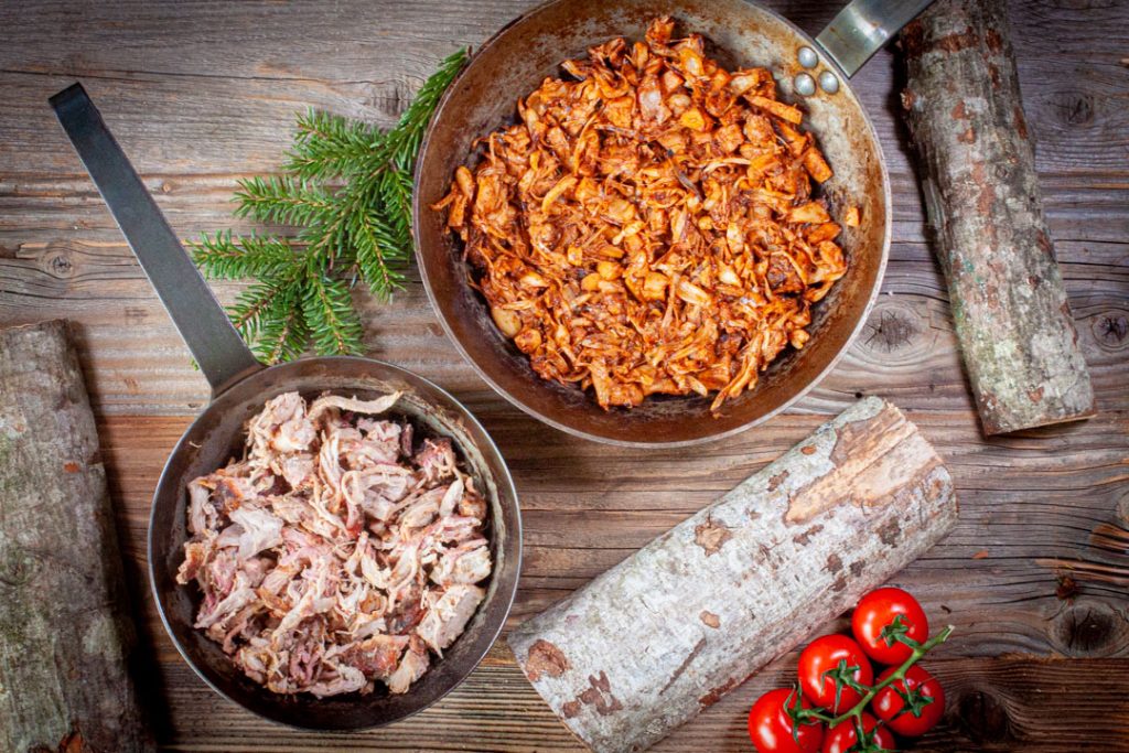 Pulled Pork aus Schweinefleisch und Jackfruit