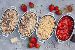 Crumble mit Erdbeeren, Schokolade und Rum