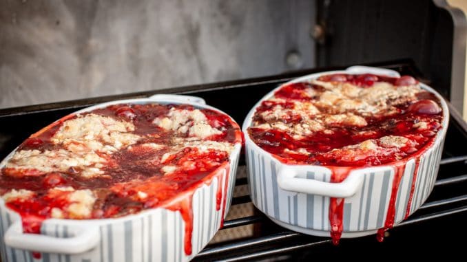 Crumble mit Erdbeeren, Schokolade und Rum