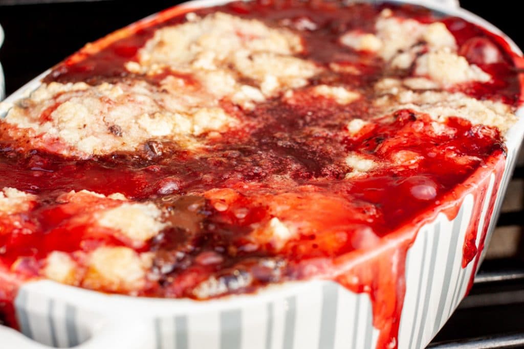 Crumble mit Erdbeeren, Schokolade und Rum | Futterattacke.de