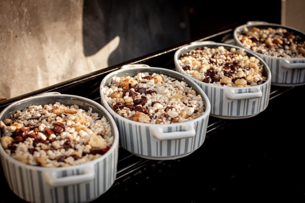 Crumble mit Erdbeeren, Schokolade und Rum | Futterattacke.de