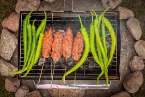 Köfte und Paprika auf dem Grill