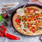 Pan Pizza mit Sauce hollandaise