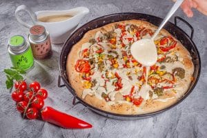 Pan Pizza mit Sauce hollandaise