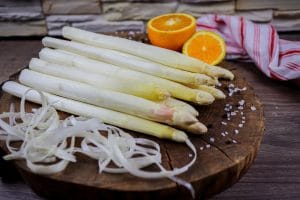 Spargel geschält