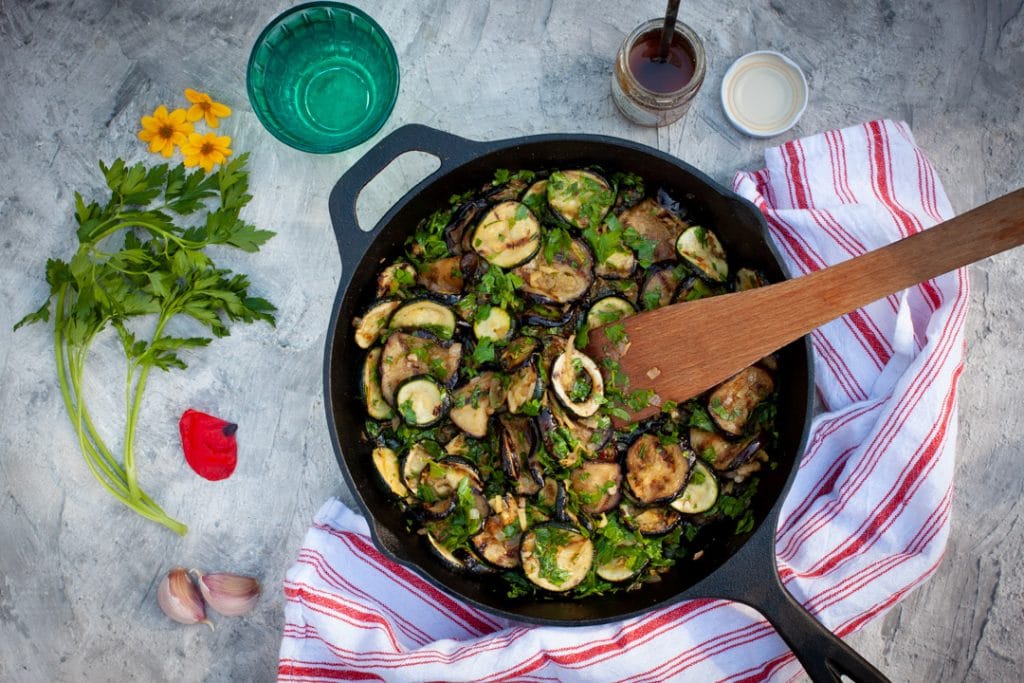 Grillgemüse in der Pfanne aus Gusseisen