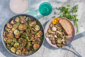 Grillgemüse mit Creme und Brot