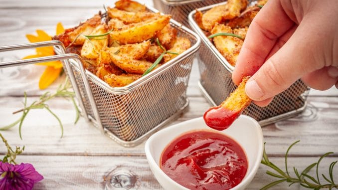 knusprige Country Wedges mit Ketchup