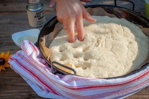 Fladenbrot Löcher eindrücken