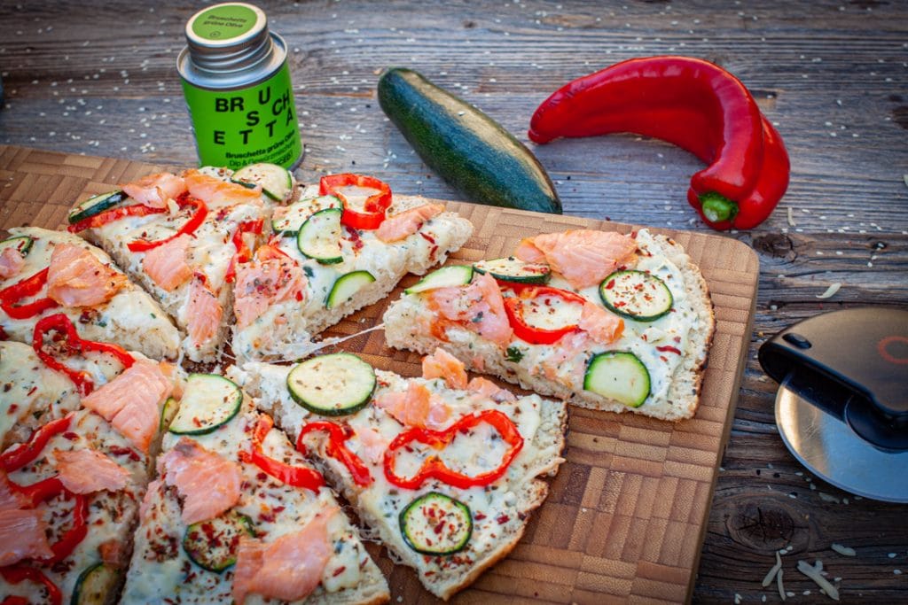 Fladenbrot vom Grill selber machen und belegen