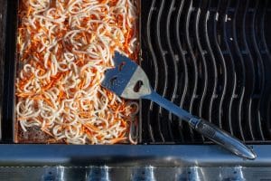 Udon-Nudelpfanne auf der Plancha