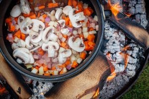 Bauerntopf mit Möhren und Champignons