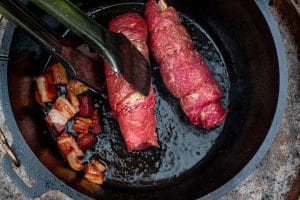 Rinderroulade im Dutch Oven braten