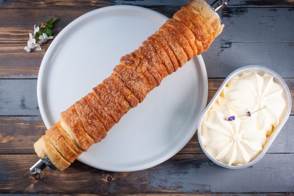 Trdelnik Baumstriezel mit Drehspieß