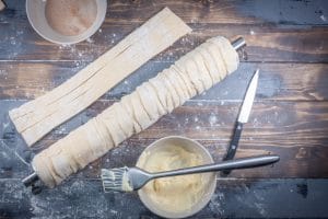 Trdelnik Baumstriezel auf der Rolle