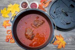 Ochsenbäckchen (Rinderbäckchen) im Dutch Oven