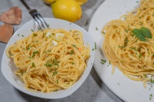 One Pot Pasta mit Zitrone und Minze