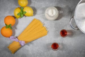 One Pot Pasta mit Zitrone, Orangensaft und Amaretto