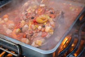 Wildschweinbraten / Wildschweinkeule schmoren auf dem Gasgrill